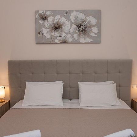 Costas Apartments Mesongí Værelse billede