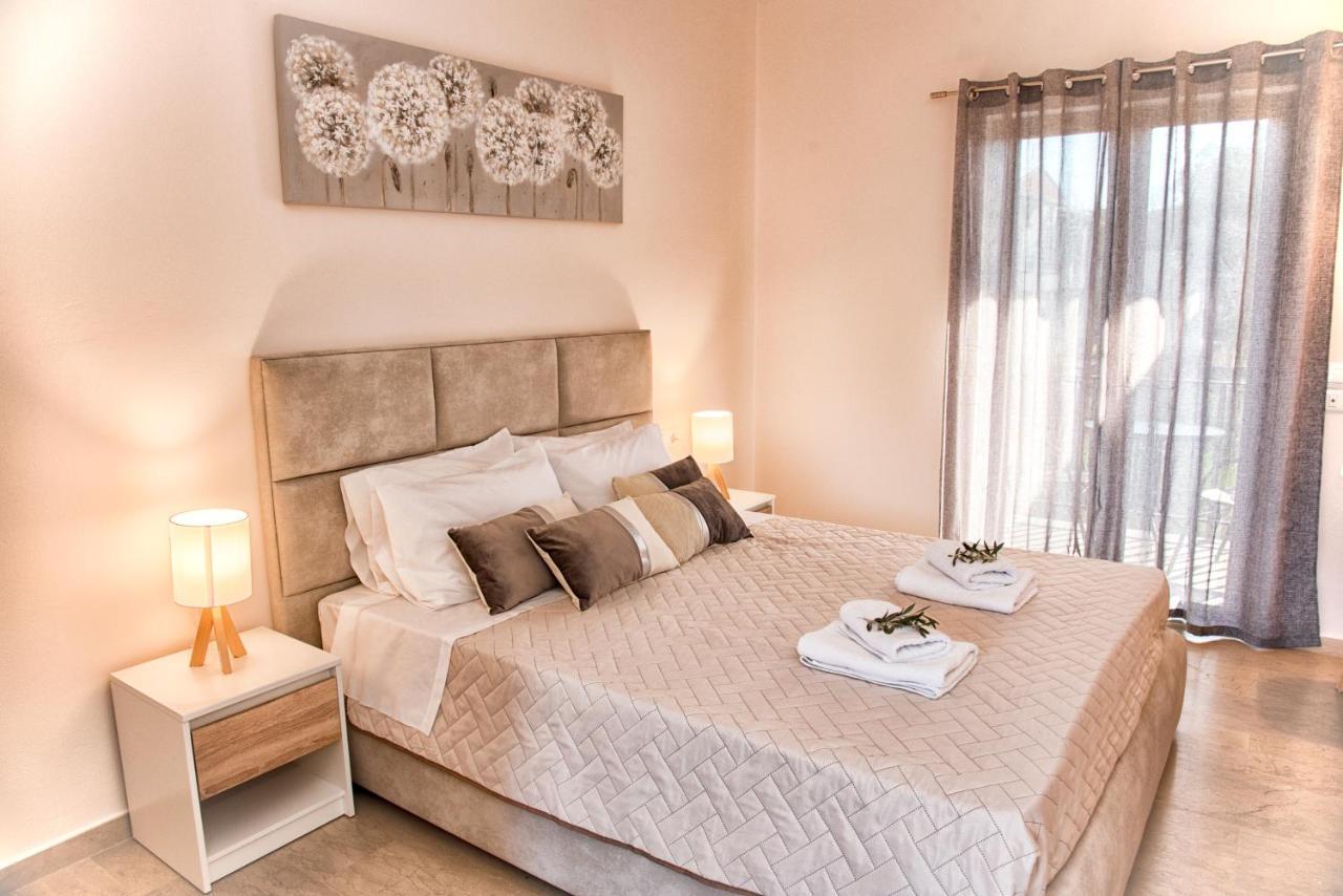 Costas Apartments Mesongí Eksteriør billede