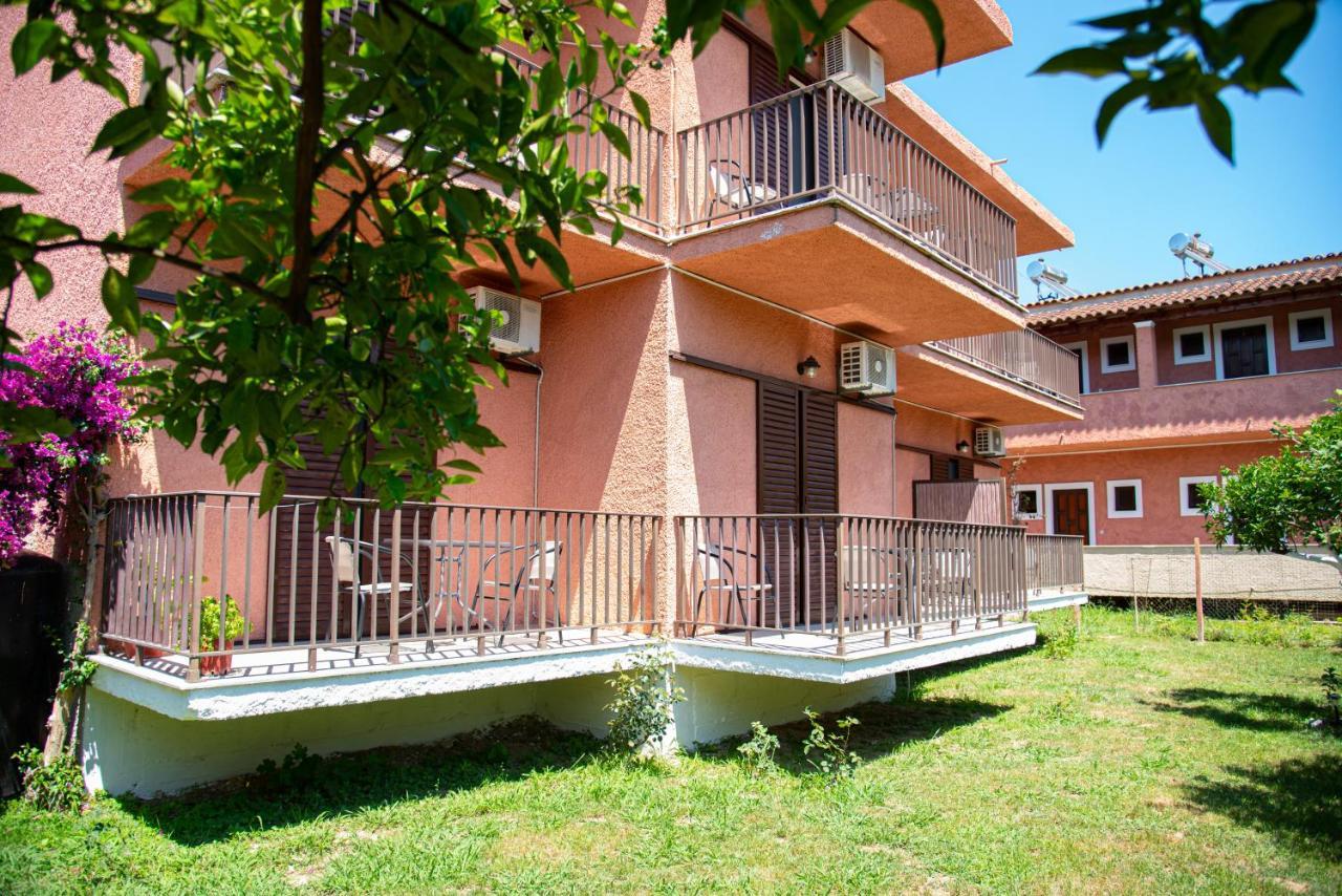 Costas Apartments Mesongí Eksteriør billede