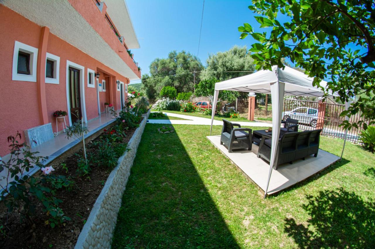 Costas Apartments Mesongí Eksteriør billede