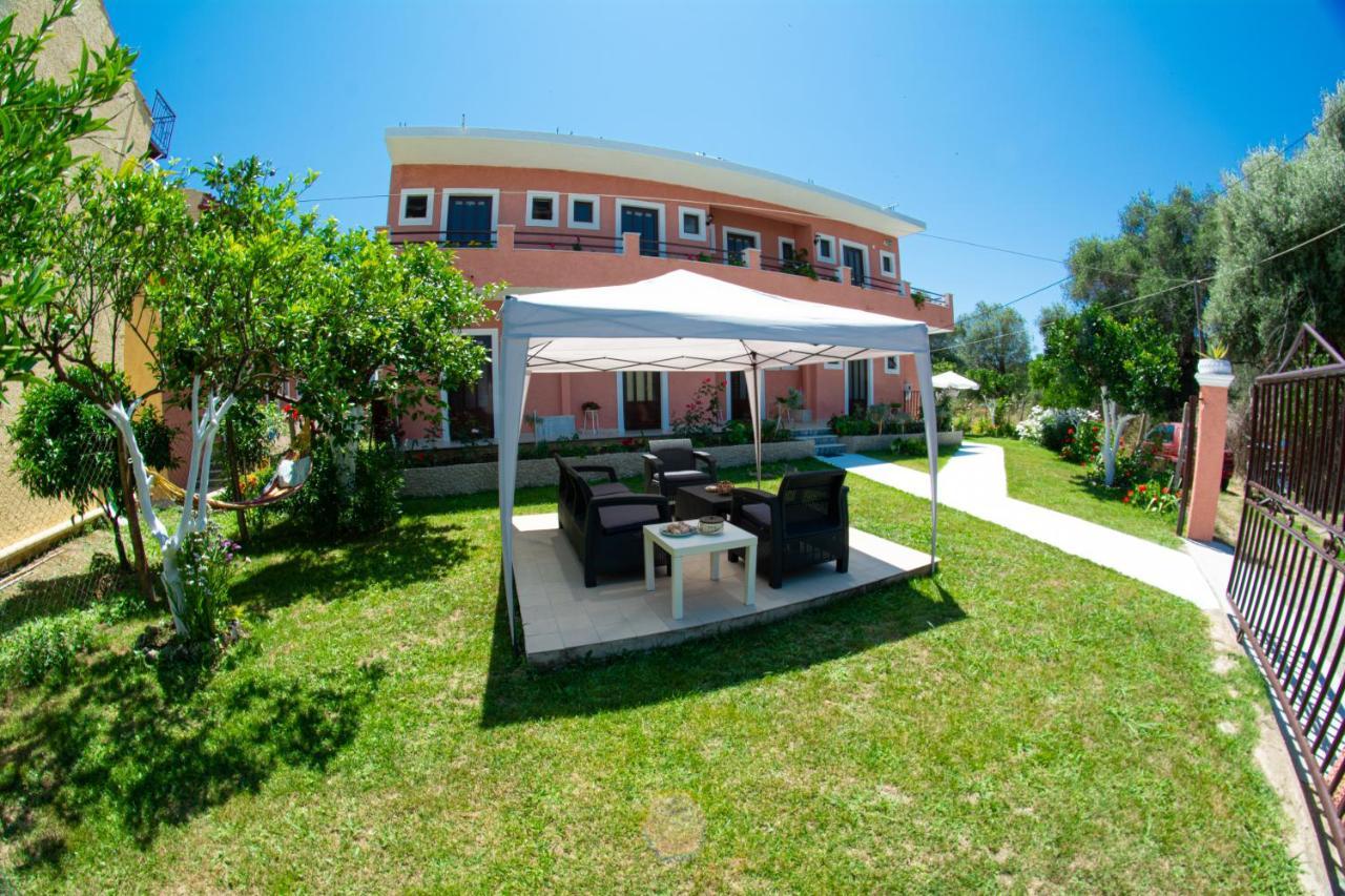 Costas Apartments Mesongí Eksteriør billede